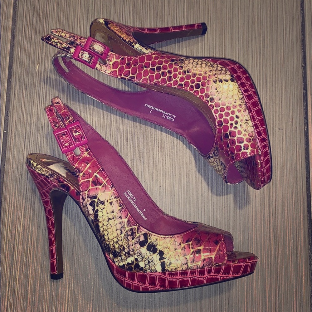 Pink & Gold faux snakeskin peep toed pumps